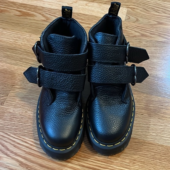 Dr Martens Devon Heart Leather Platform Boots Size 7 NEW - Picture 7 of 16